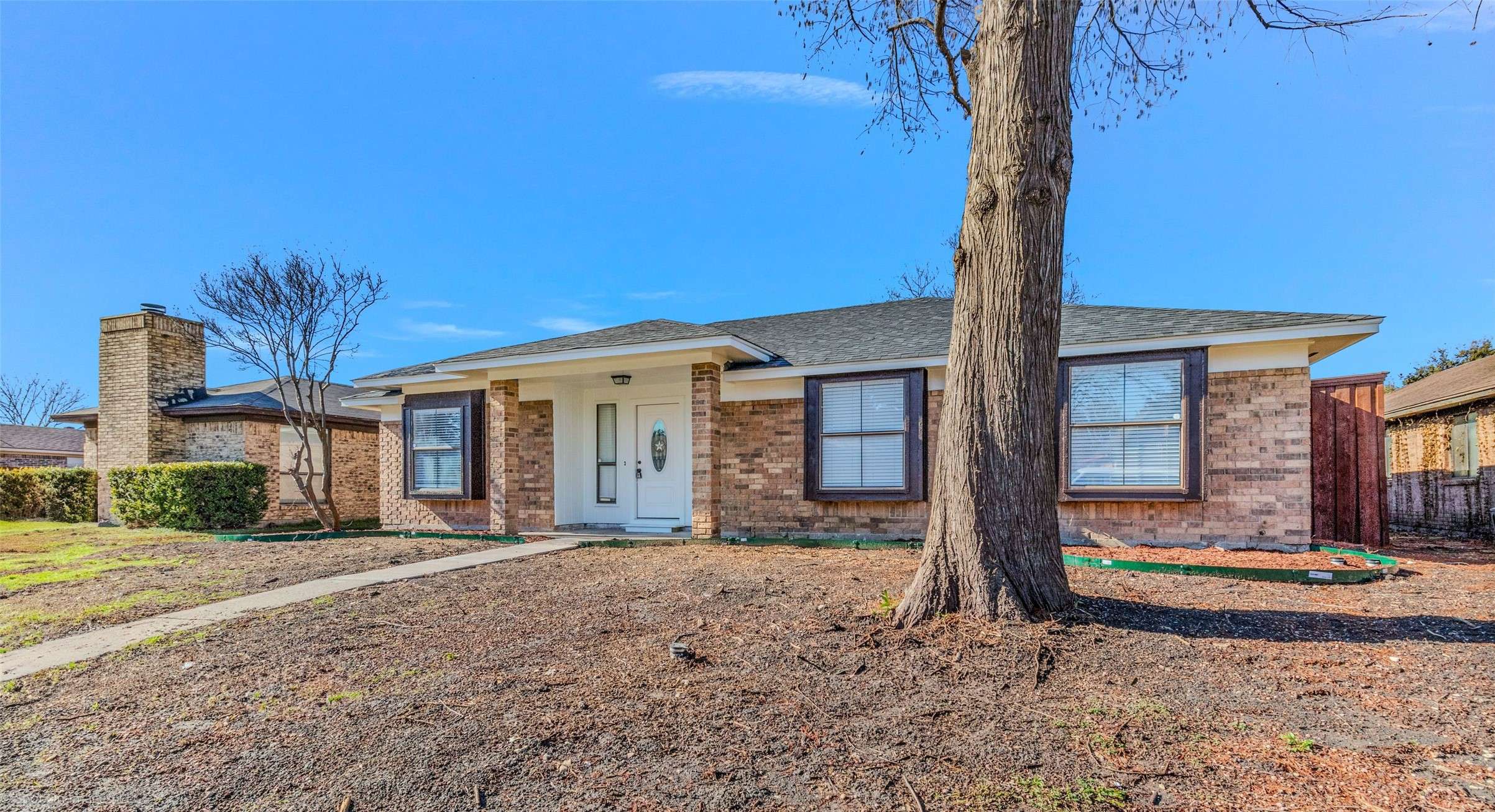 206 E Schreiber ST, Garland, TX 75040