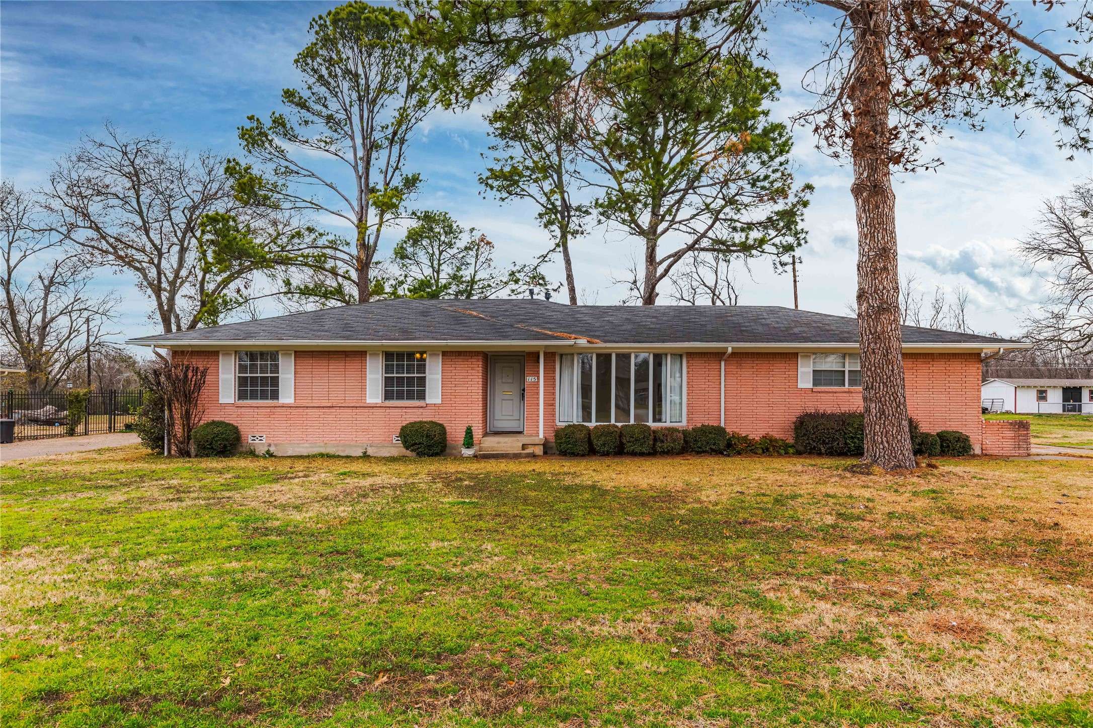 115 Brookhollow DR, Terrell, TX 75160