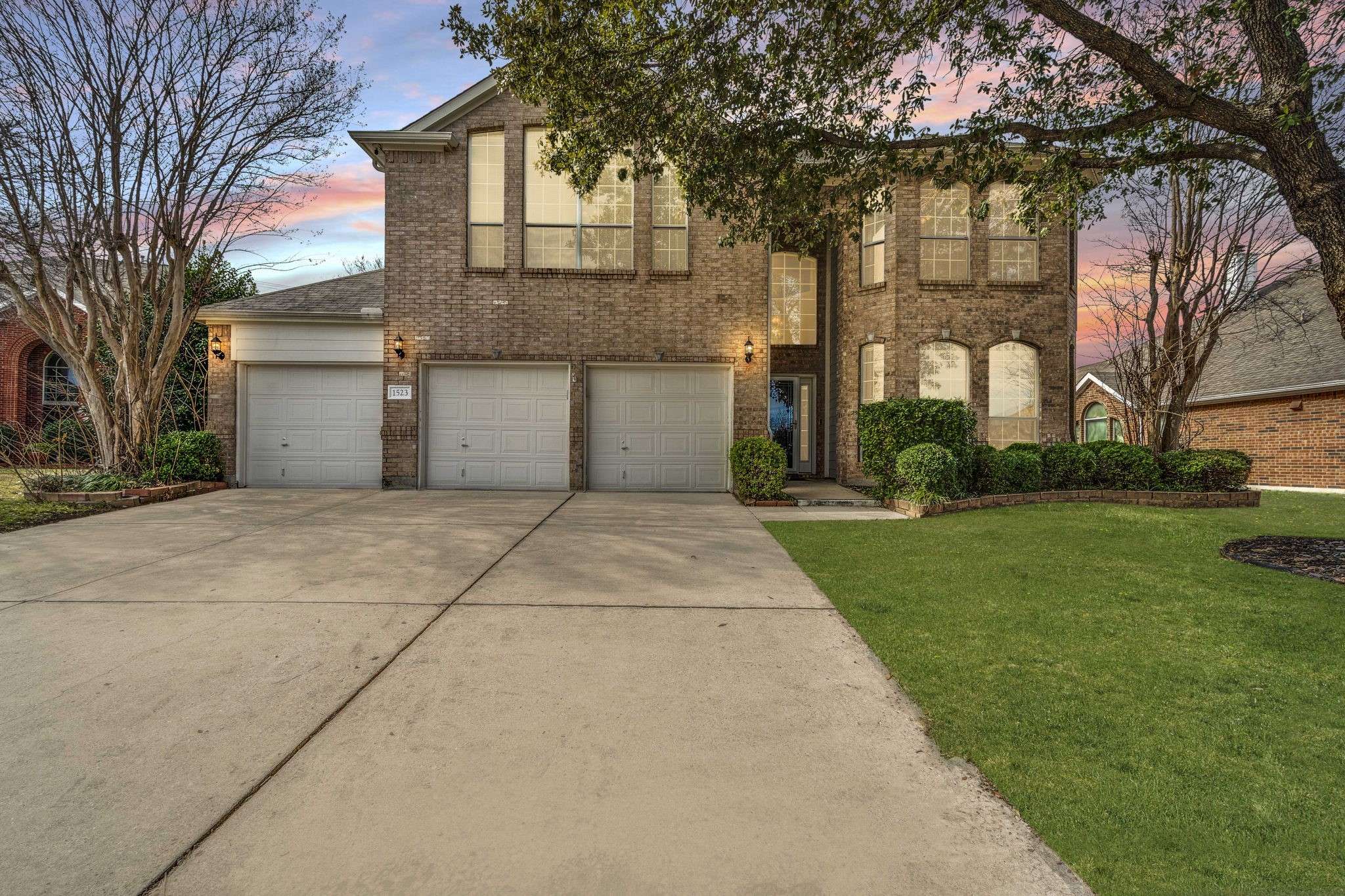 1523 Hidden Cove DR, Grand Prairie, TX 75050