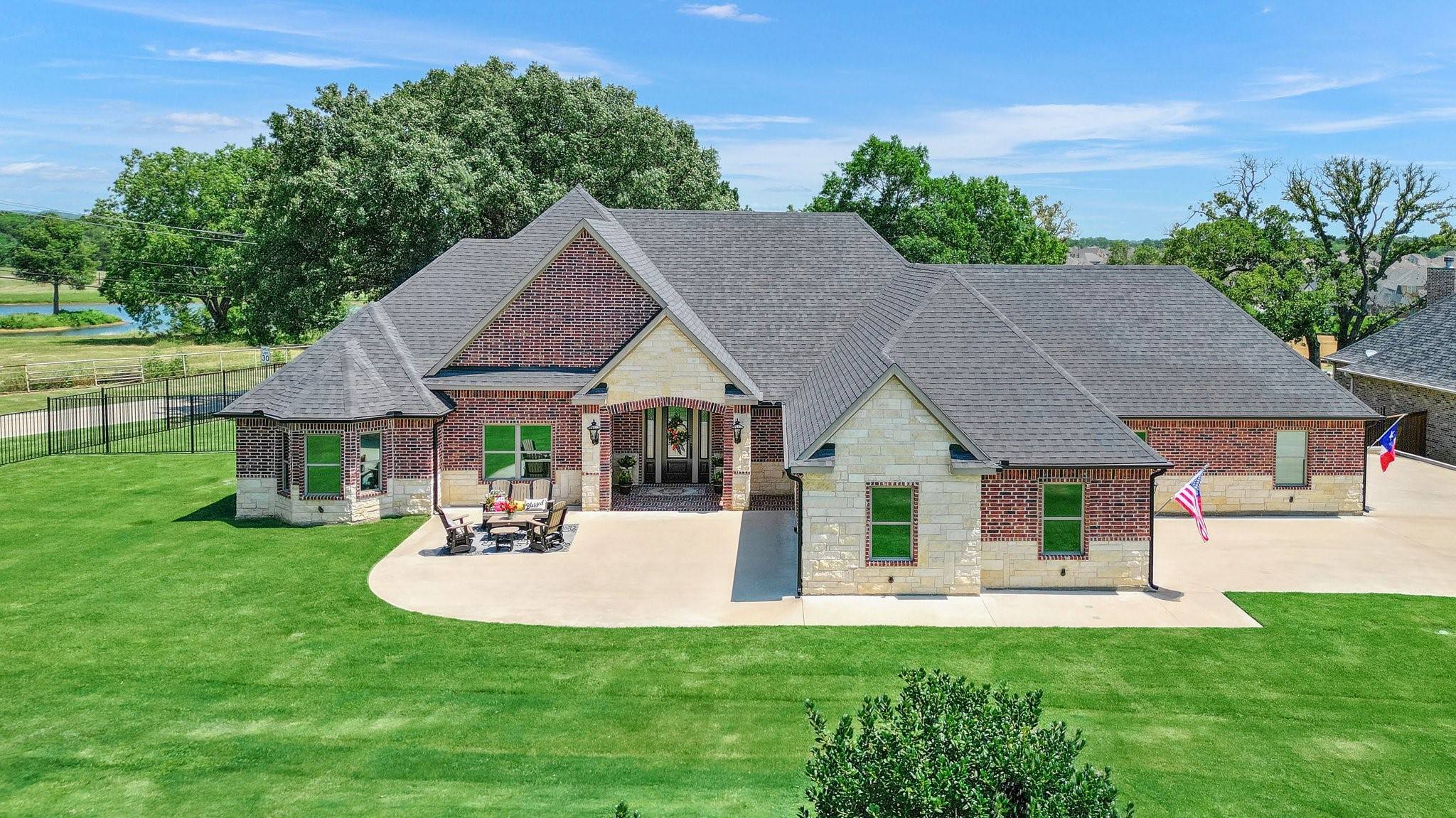 3909 Saddle CRK, Denison, TX 75020