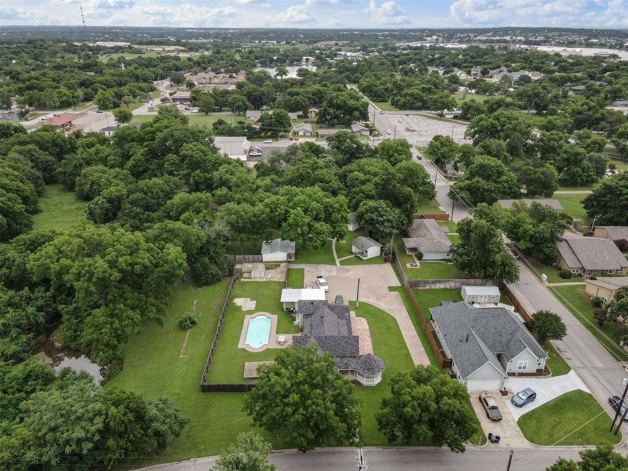 512 N Travis ST, Granbury, TX 76048