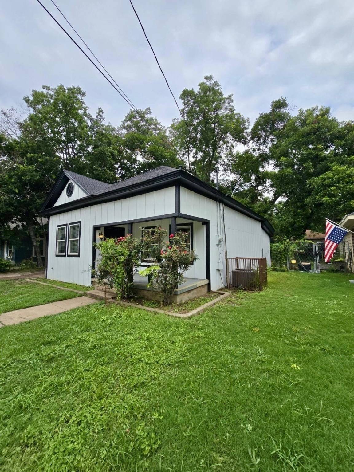 212 W Brown ST, Cleburne, TX 76033