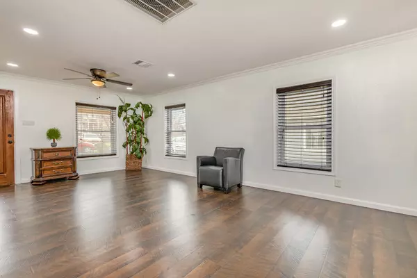 Dallas, TX 75211,2749 Gladstone DR