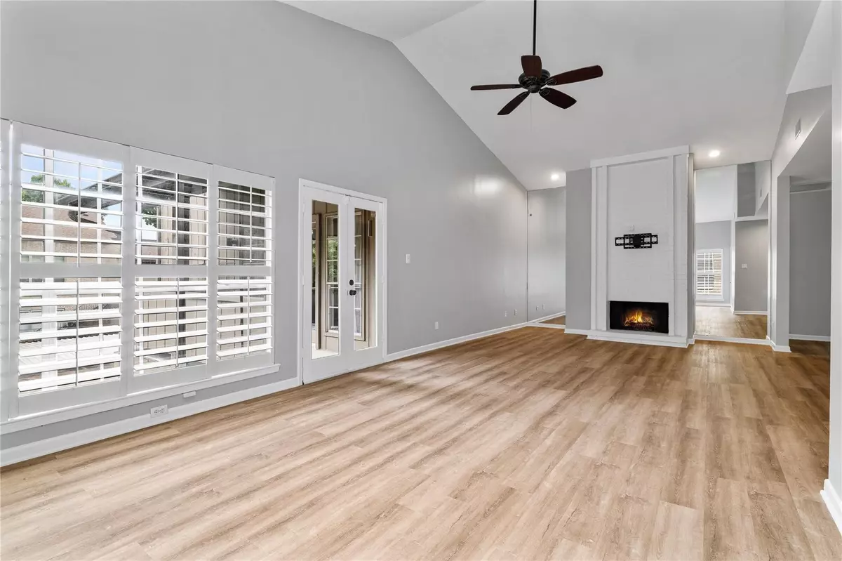 Dallas, TX 75230,10437 High Hollows DR #219