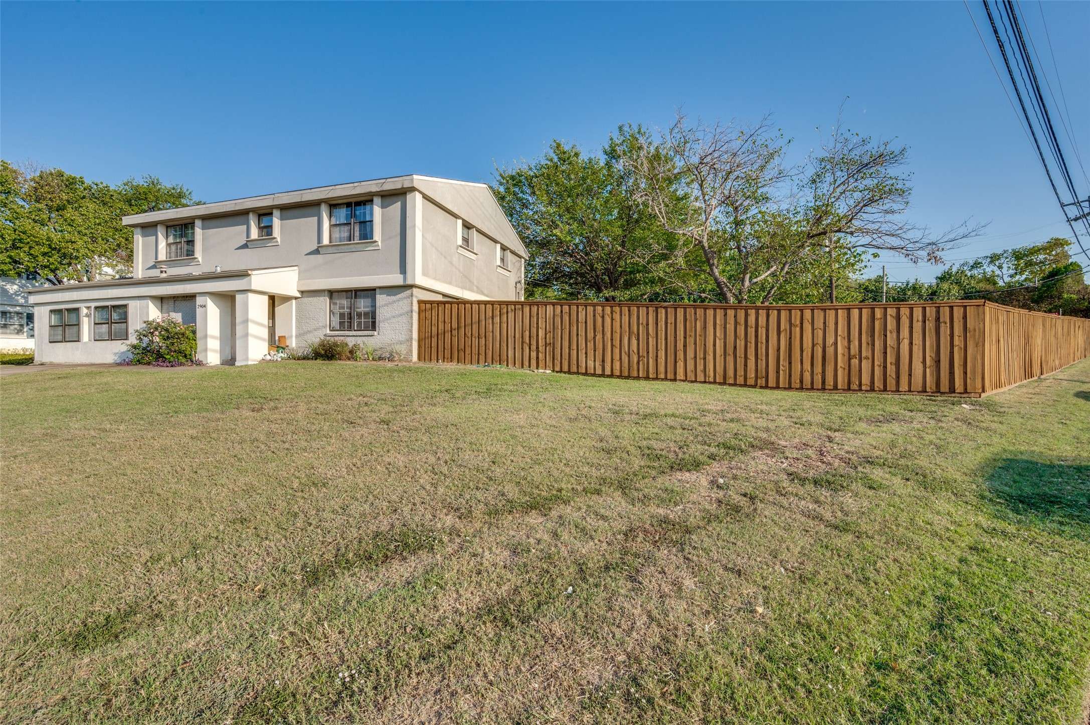 Farmers Branch, TX 75234,2904 Golfing Green DR