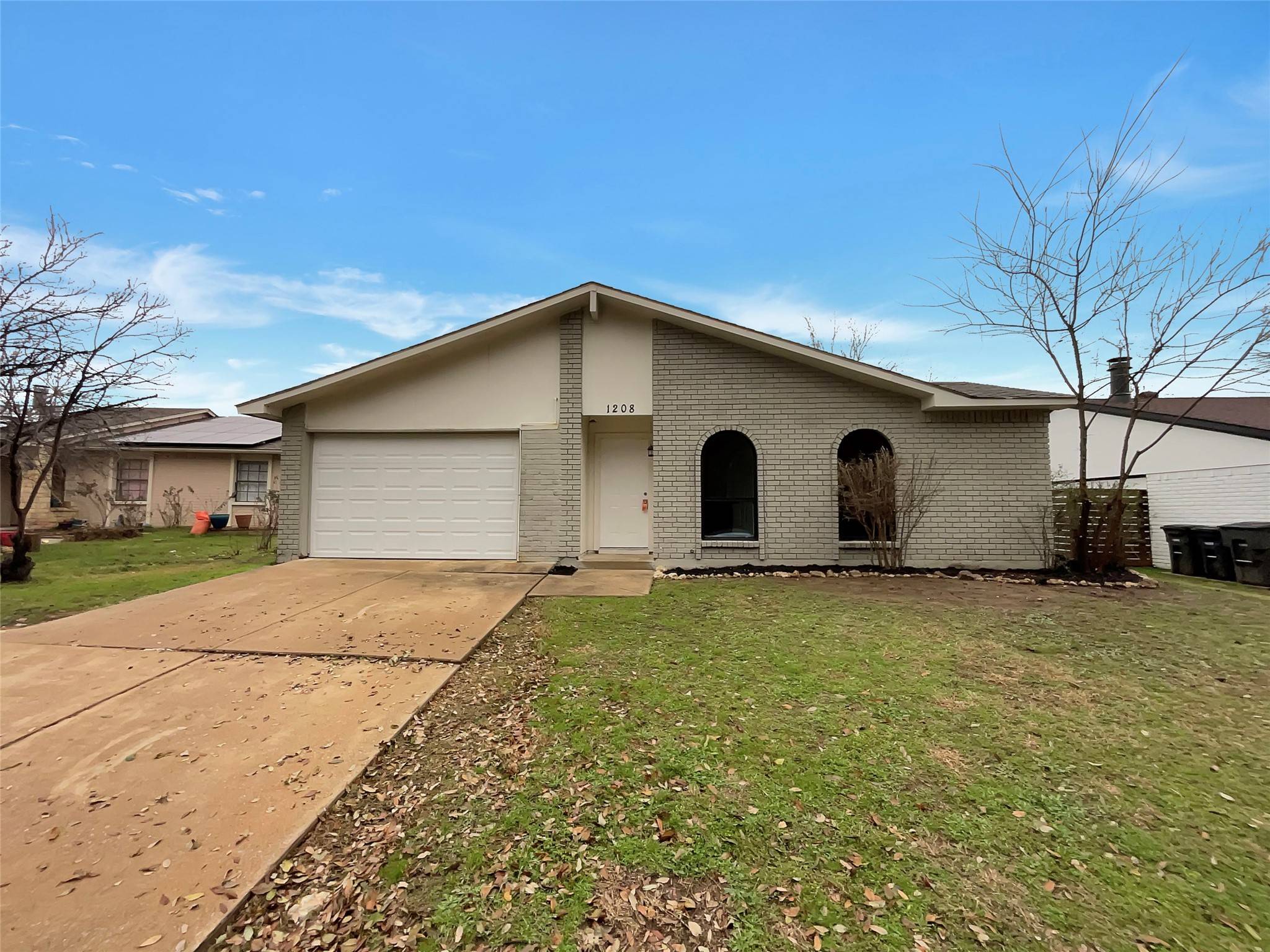 1208 Steinburg LN, Fort Worth, TX 76134