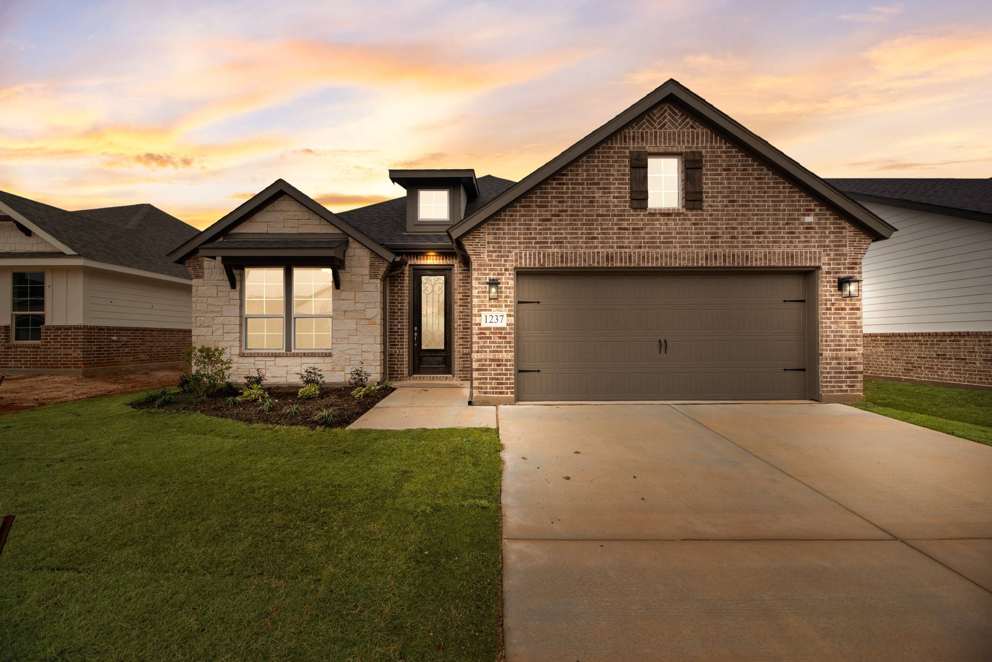 1237 Comal LN, Springtown, TX 76082