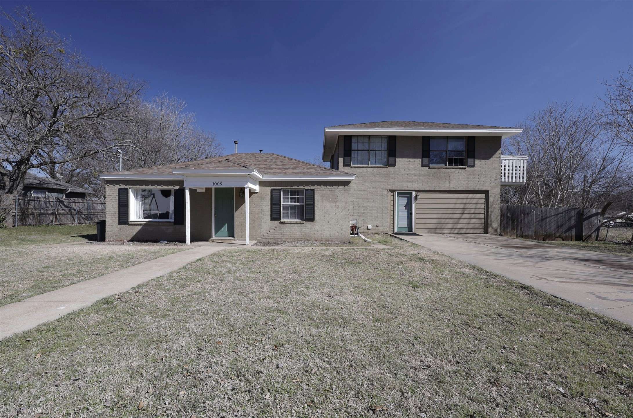 1009 S Brazos ST, Weatherford, TX 76086