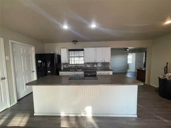 Grand Saline, TX 75140,312 N Richardson ST