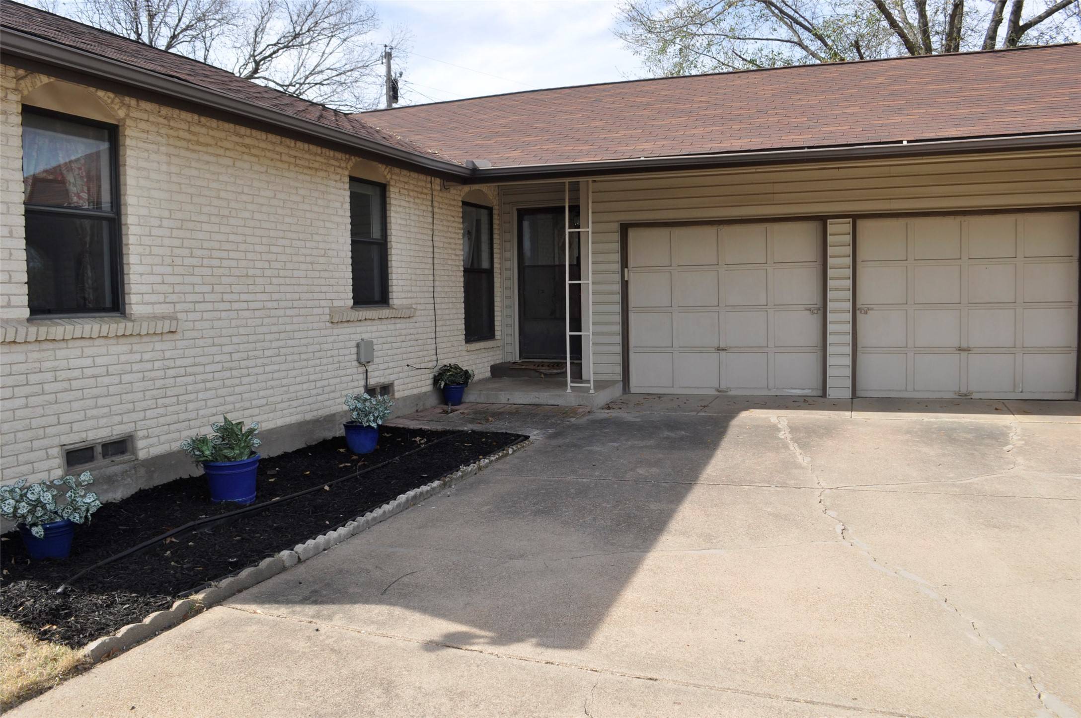 Irving, TX 75062,2520 Burning Tree LN