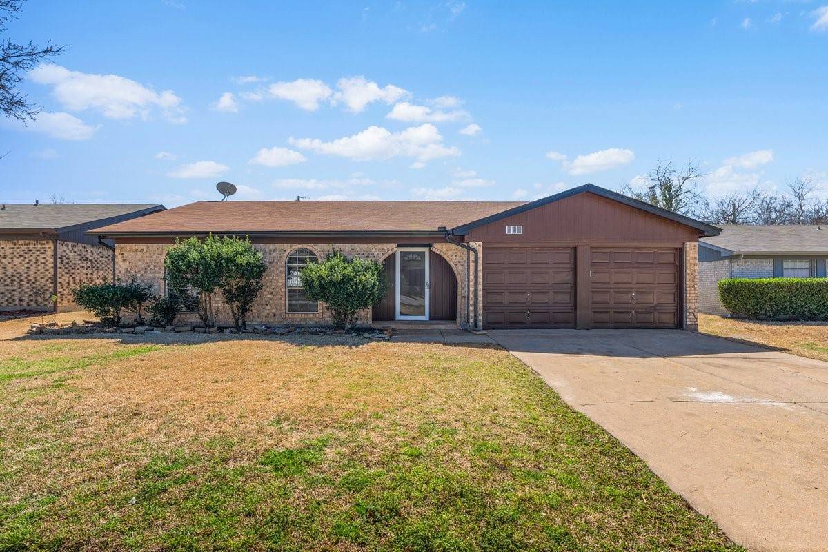 6644 Betty DR, Watauga, TX 76148