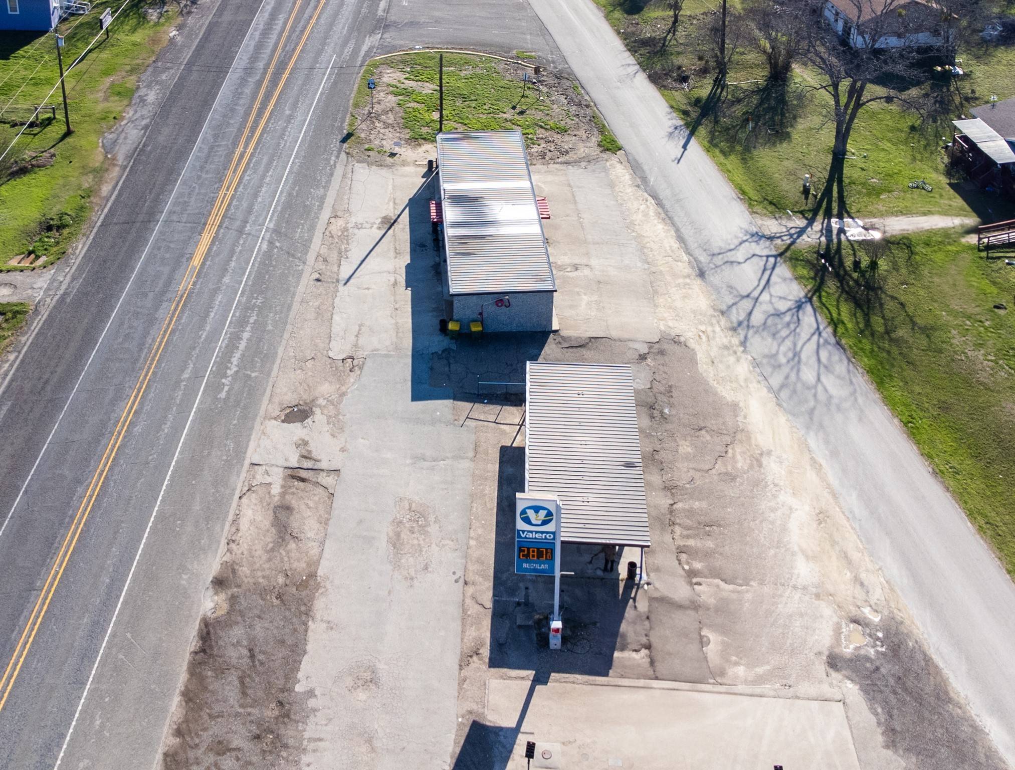 Groesbeck, TX 76642,617 N Ellis