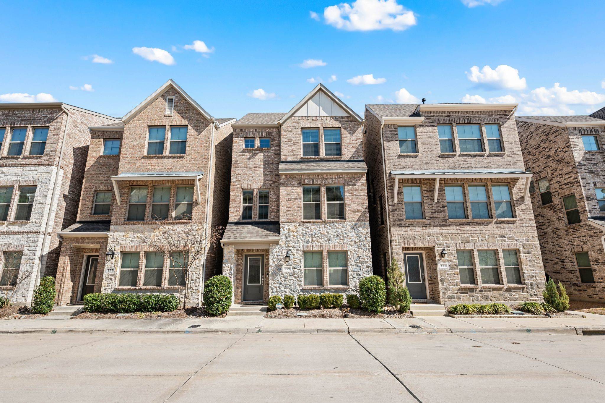 139 Peach Orchard LN, Euless, TX 76040