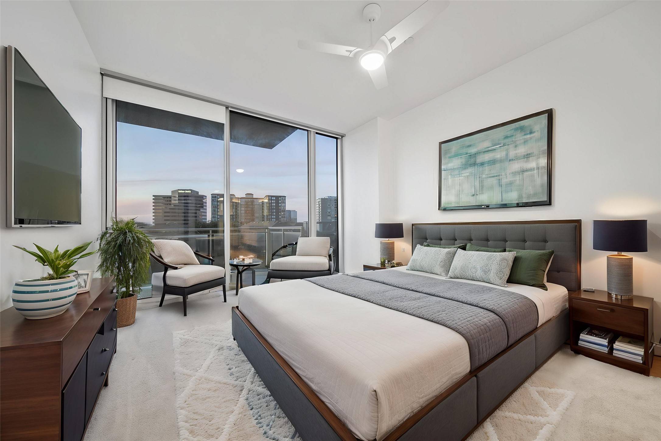 Dallas, TX 75201,2900 Mckinnon ST #404