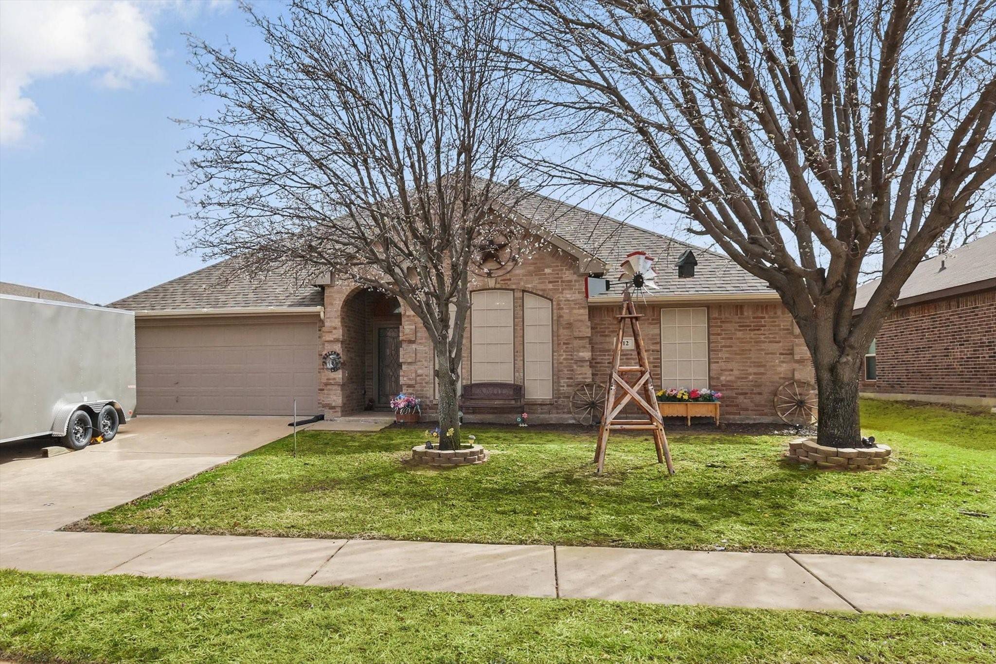 612 Kriston DR,  Azle,  TX 76020