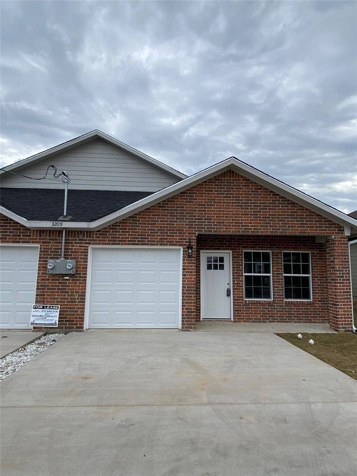 3209 Polk ST #B, Greenville, TX 75401