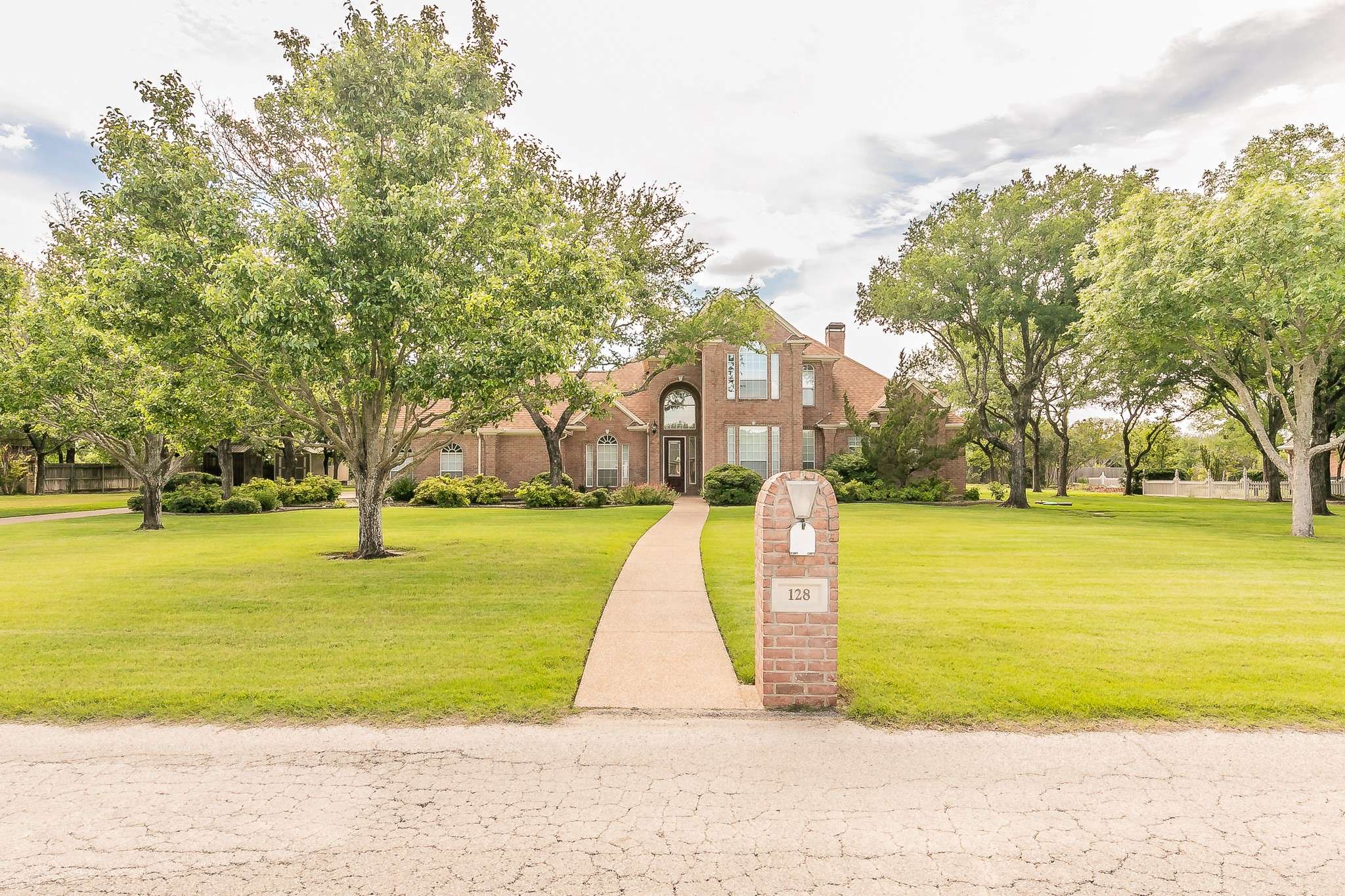 Hudson Oaks, TX 76087,128 Oakview DR