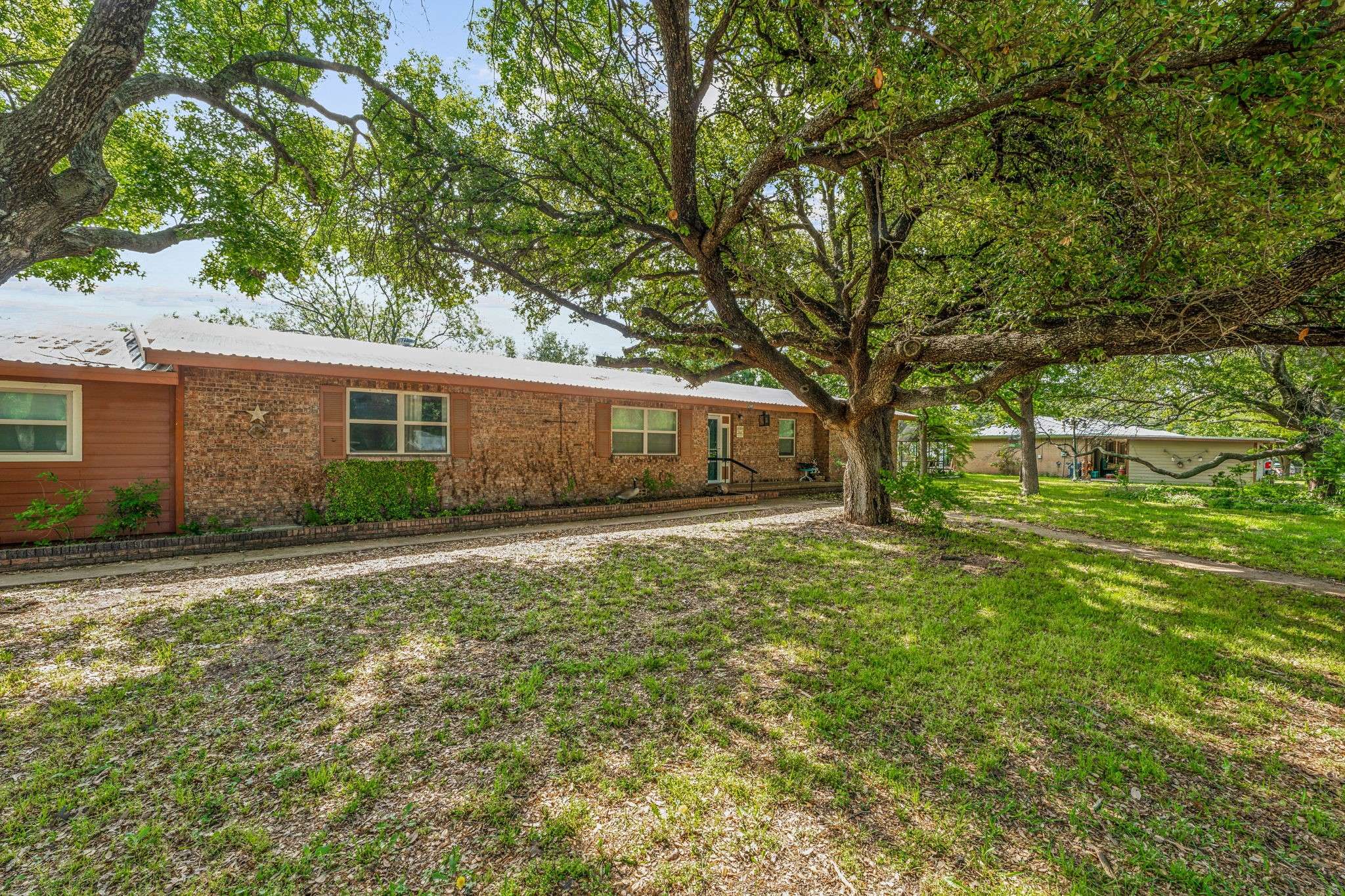 De Leon, TX 76444,1249 N Travis ST