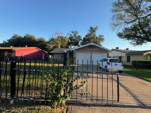 8818 Palisade DR, Dallas, TX 75217