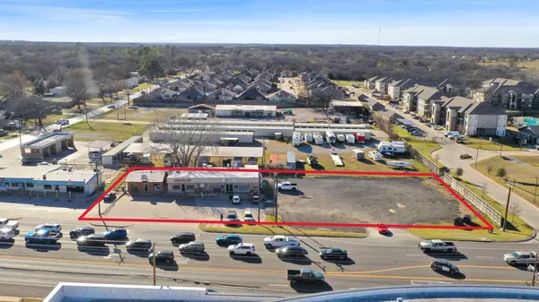 1129 Boyd RD, Azle, TX 76020