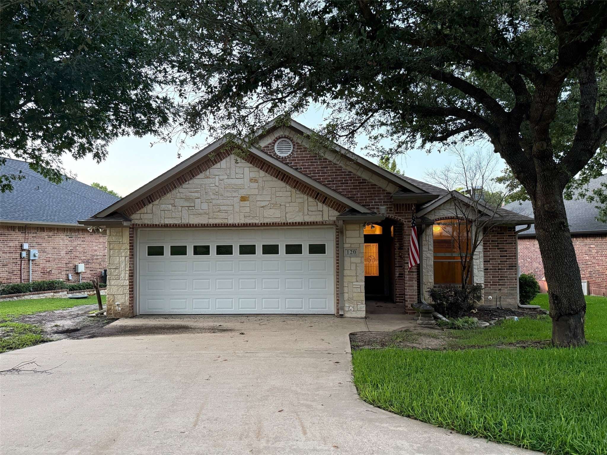 120 Saint Francis LN, Mabank, TX 75156