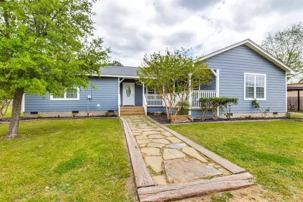 213 S Busby ST, Tioga, TX 76271