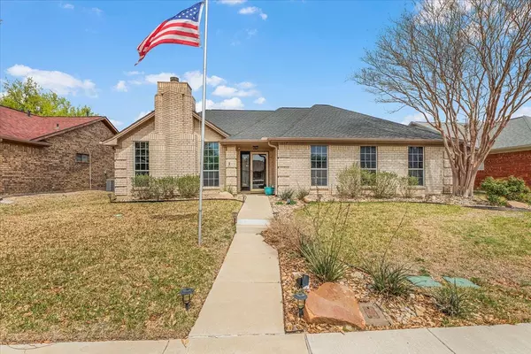 1657 Crosshaven DR, Lewisville, TX 75077