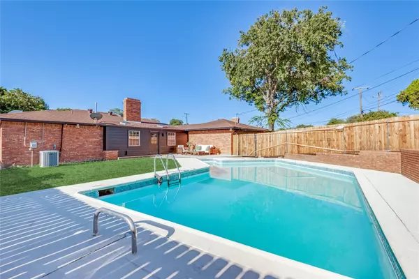 4714 Crownpoint CIR, Dallas, TX 75232
