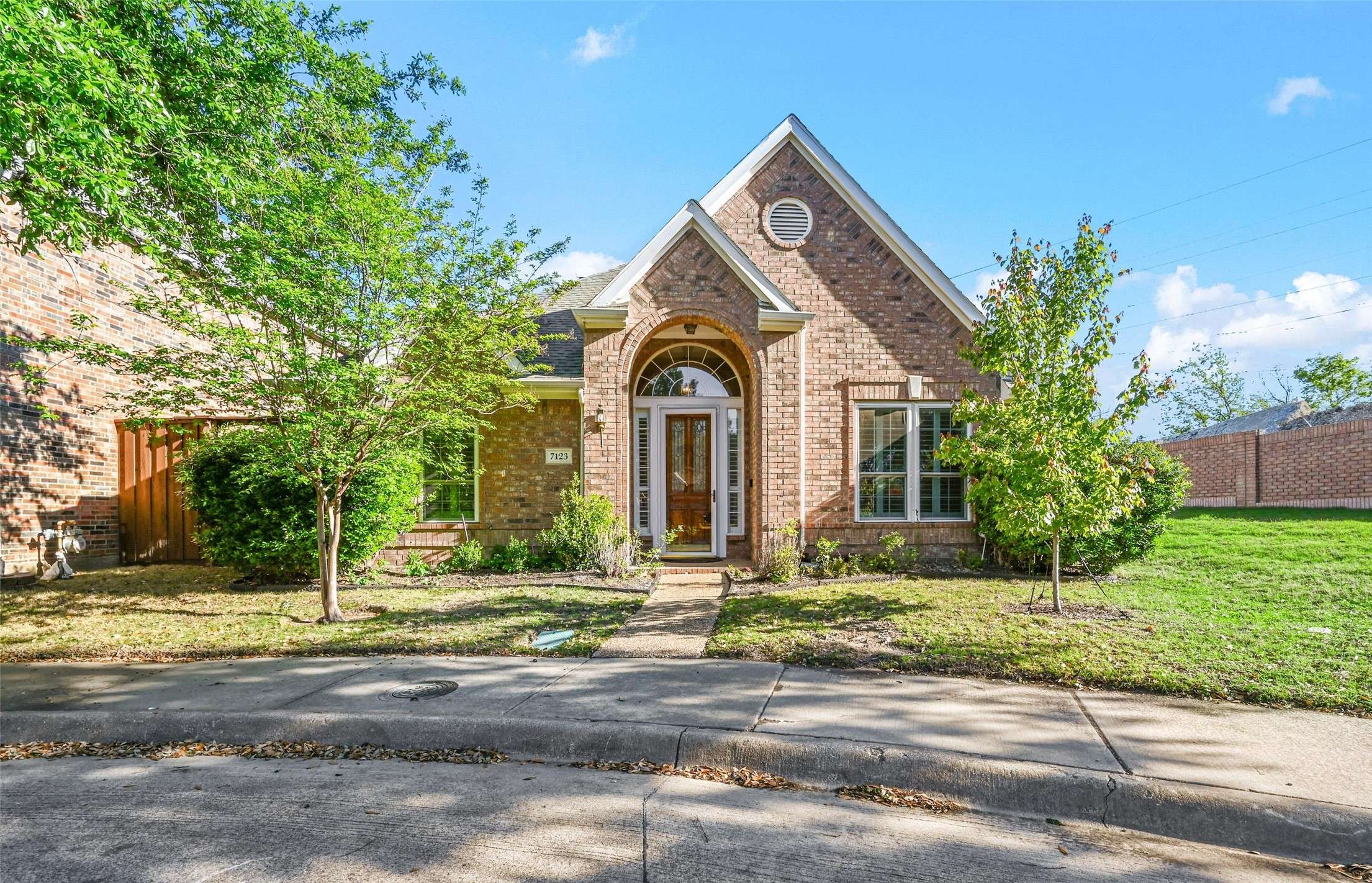 7123 Aspen Creek LN, Dallas, TX 75252