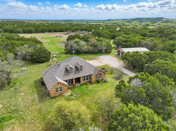 6909 Running Deer CT, Granbury, TX 76049