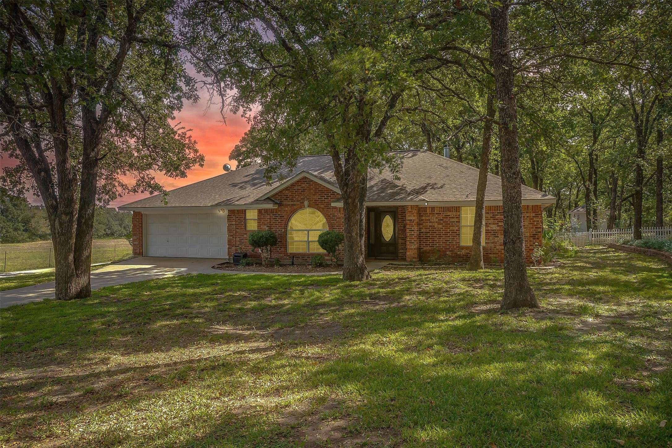 7376 Comer LN, Weatherford, TX 76085