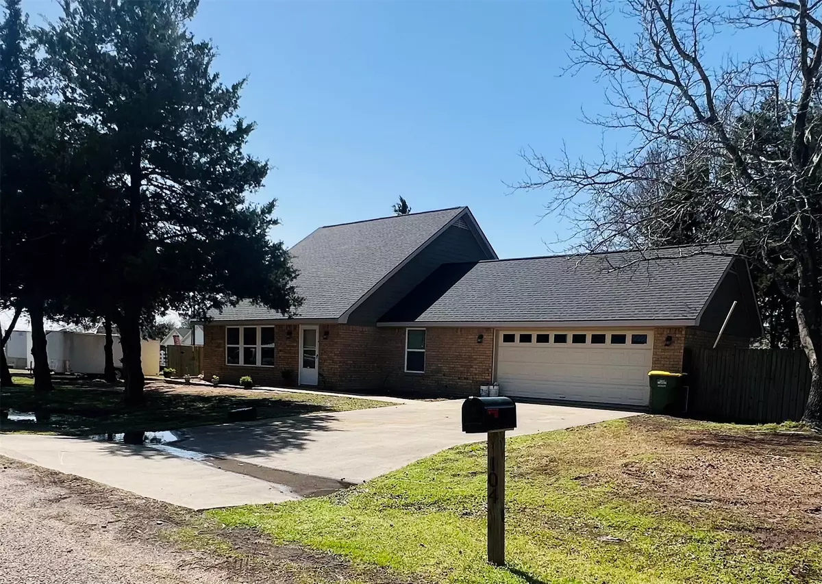 Groesbeck, TX 76642,104 Cedar Creek DR