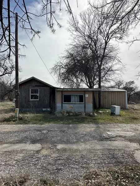 125 Robinson ST, Lake Bridgeport, TX 76426