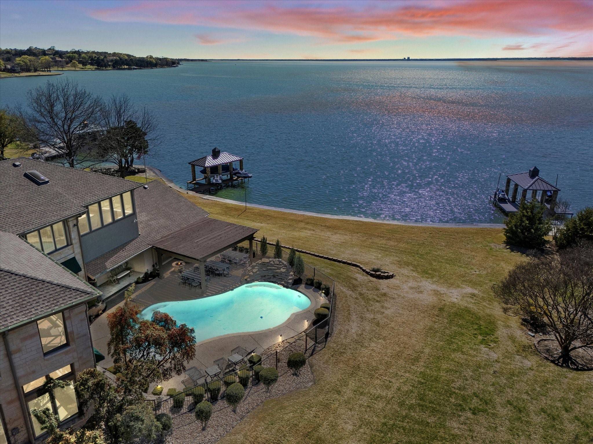 16 Lakeway DR, Heath, TX 75032