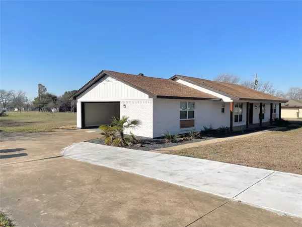 1800 Cartwright DR, Sachse, TX 75048