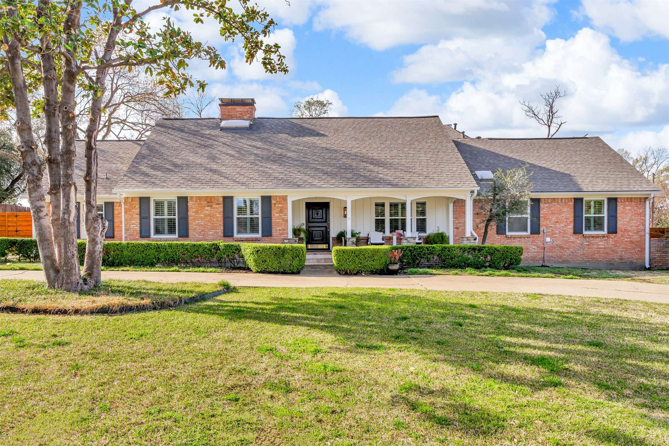 7332 Oakbluff DR, Dallas, TX 75254