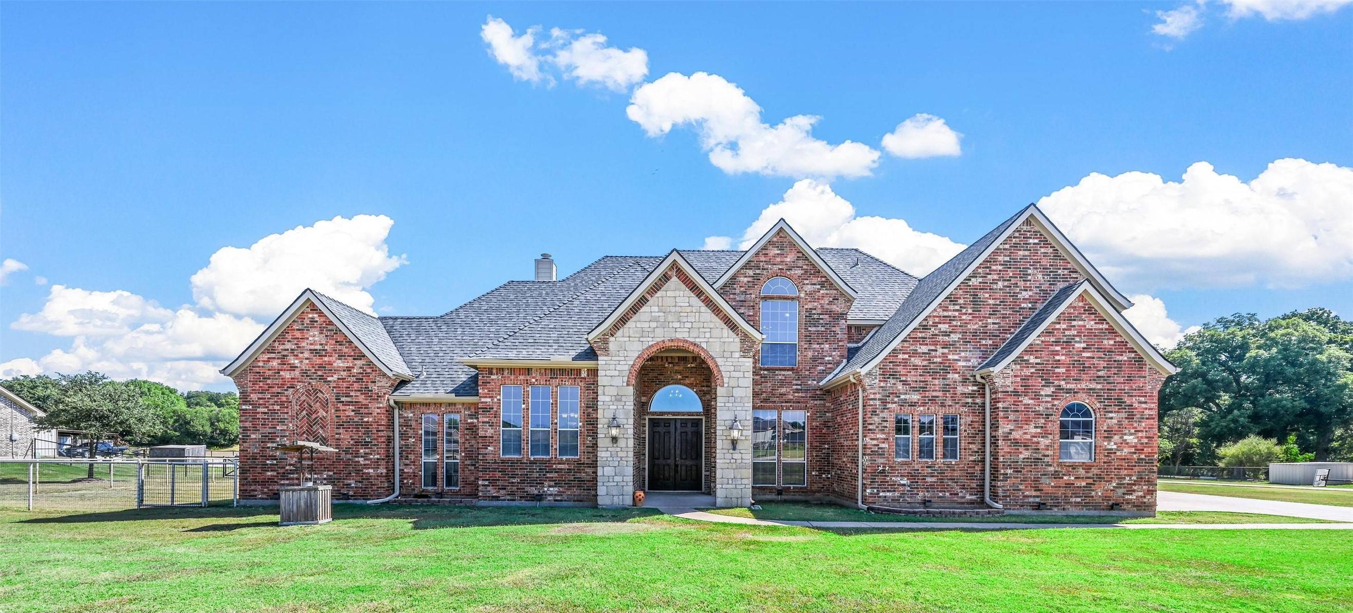 176 S Bear Creek LN, Cresson, TX 76035