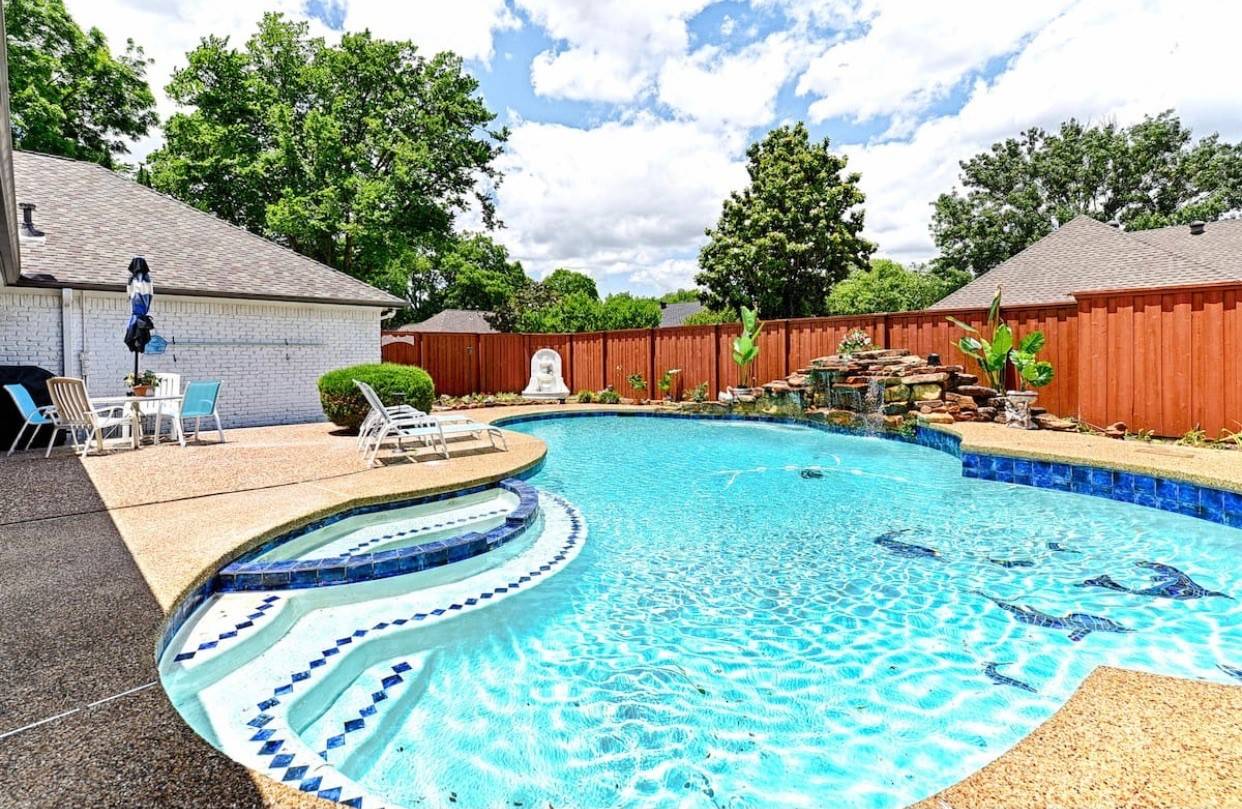 5805 KNIGHTSBRIDGE, Dallas, TX 75252