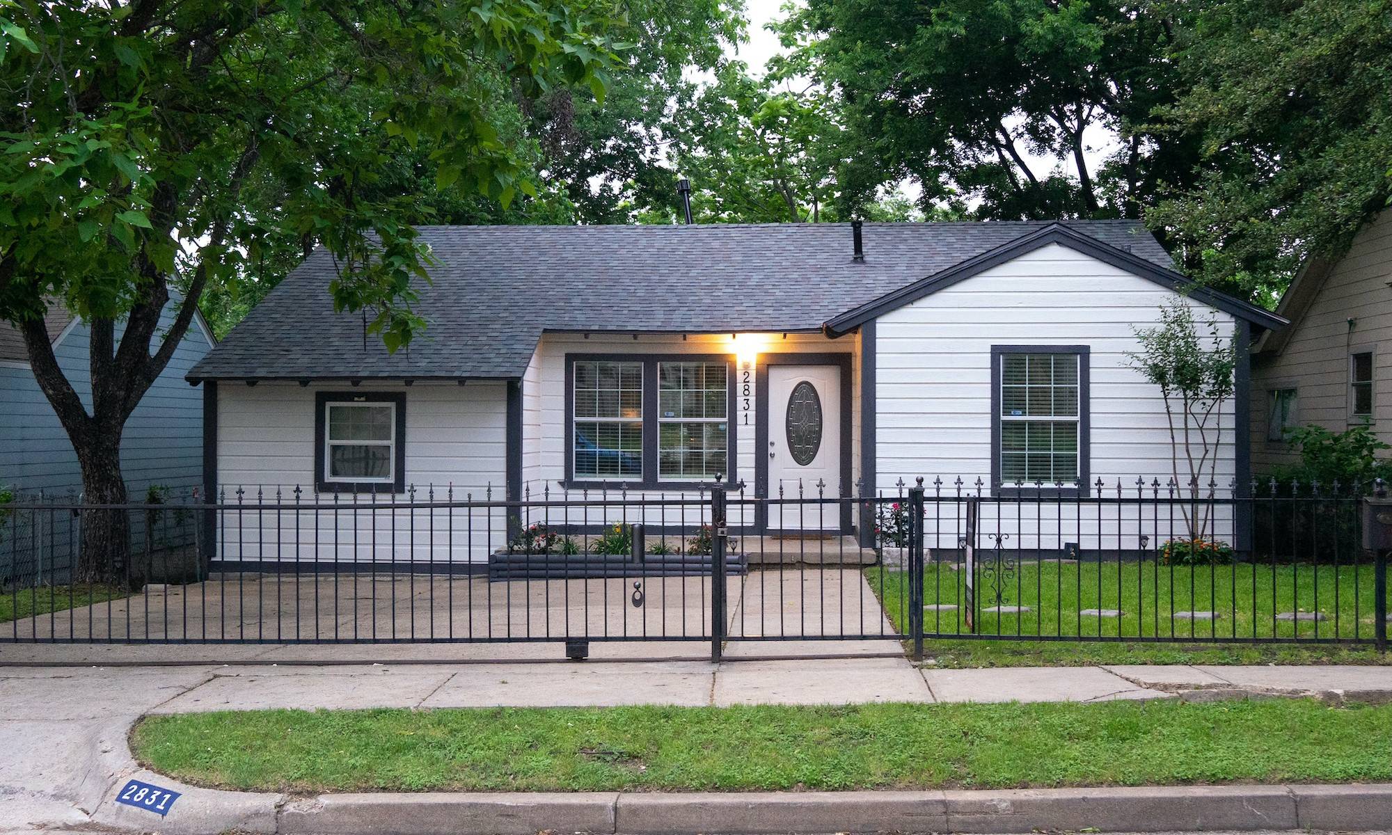 2831 Aster ST, Dallas, TX 75211