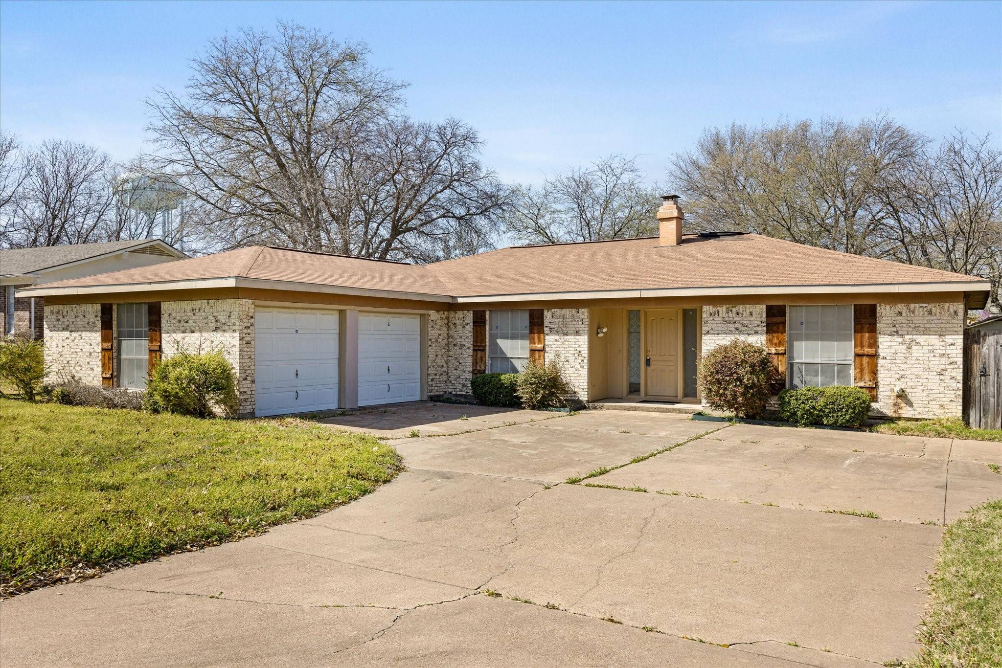 9704 Leland LN, Benbrook, TX 76126