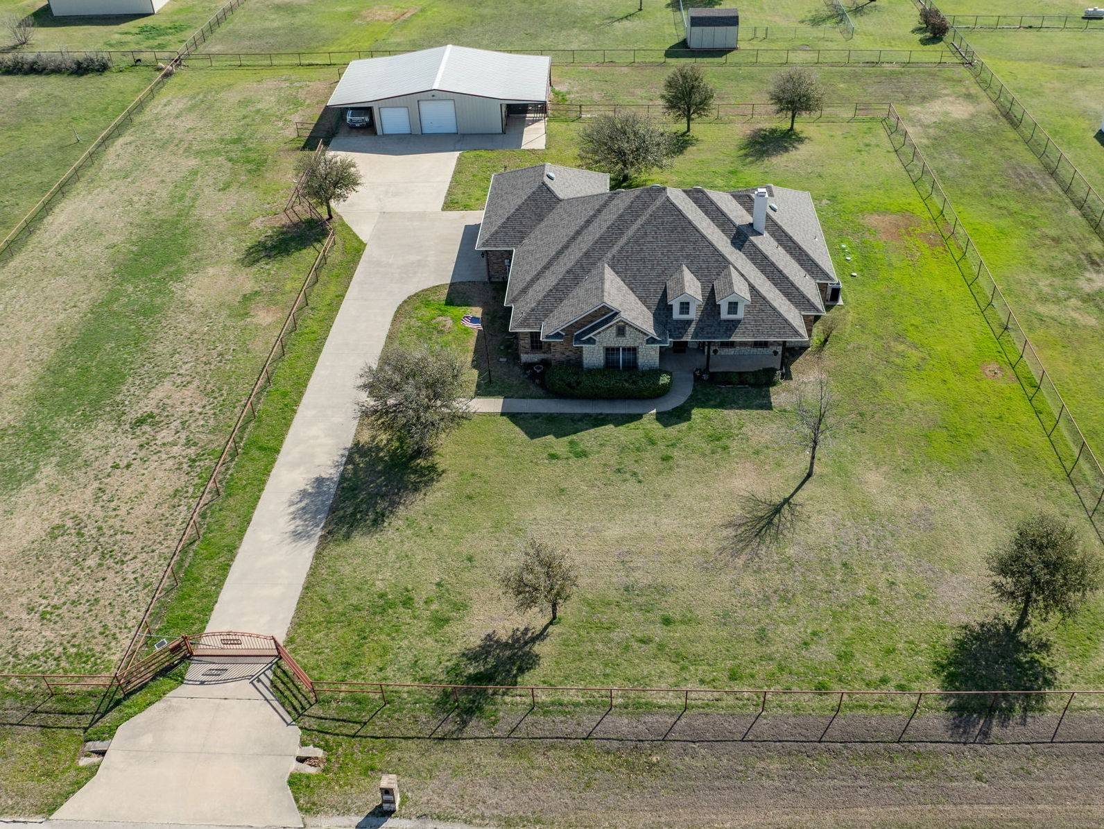 104 Petes LN, Ponder, TX 76259