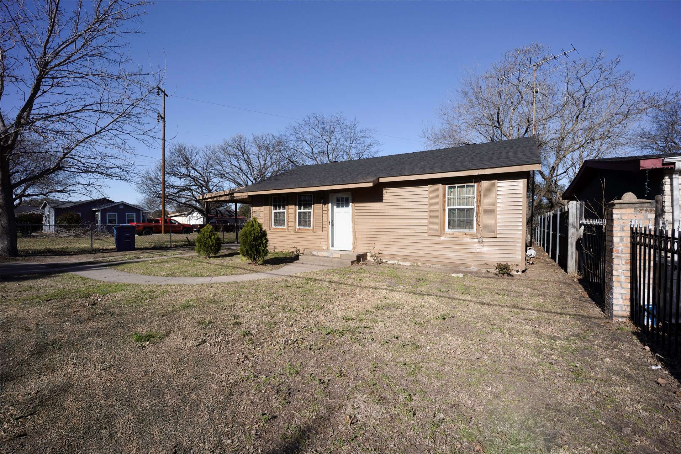 Ennis, TX 75119,910 S Chatfield ST