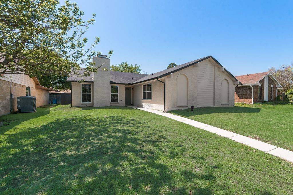 1656 Glenhill LN, Lewisville, TX 75077
