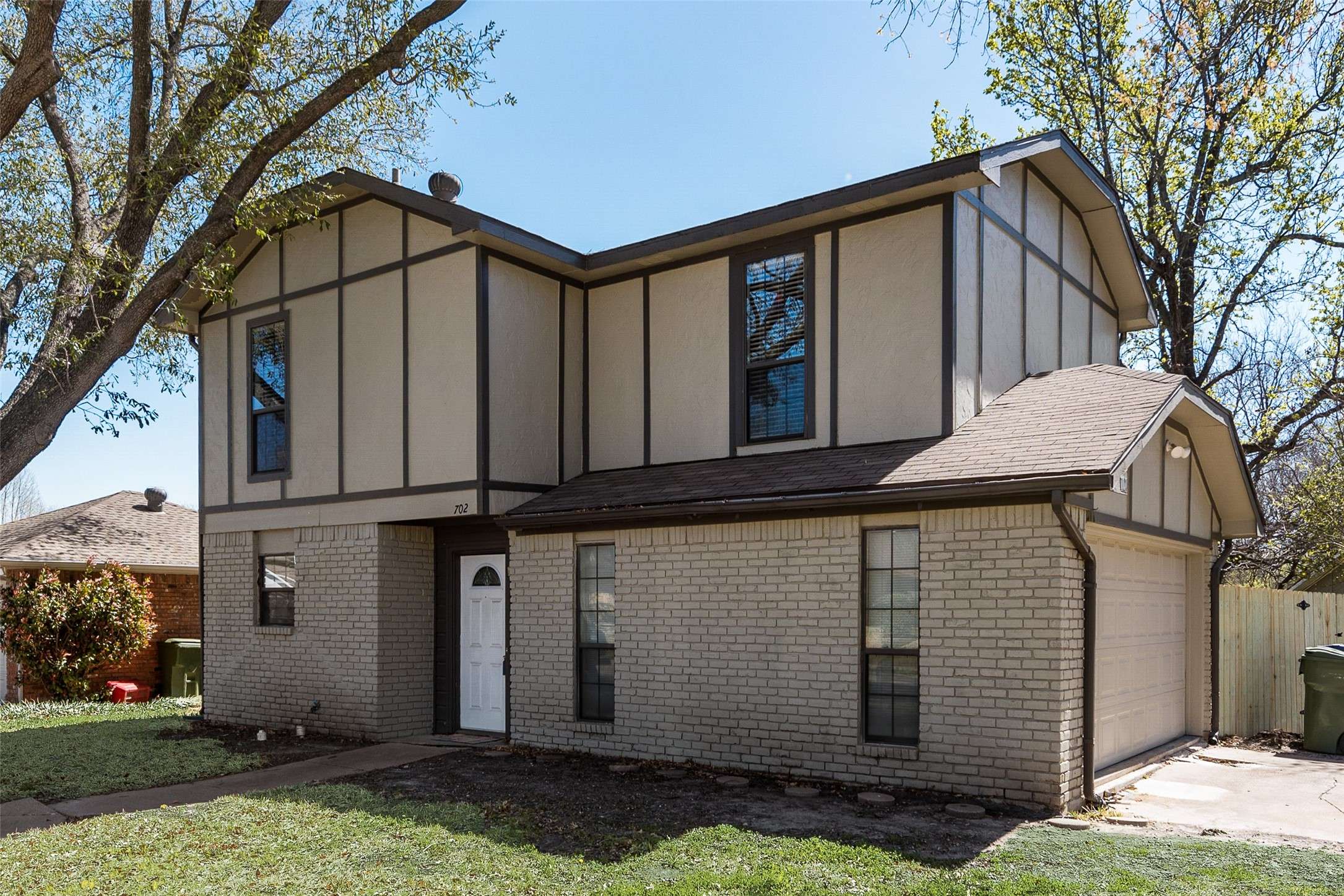 702 Middle Glen DR, Garland, TX 75043