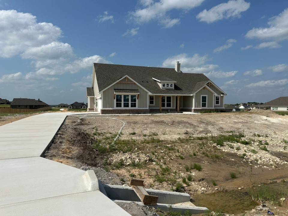 125 Pampas CT, Decatur, TX 76234