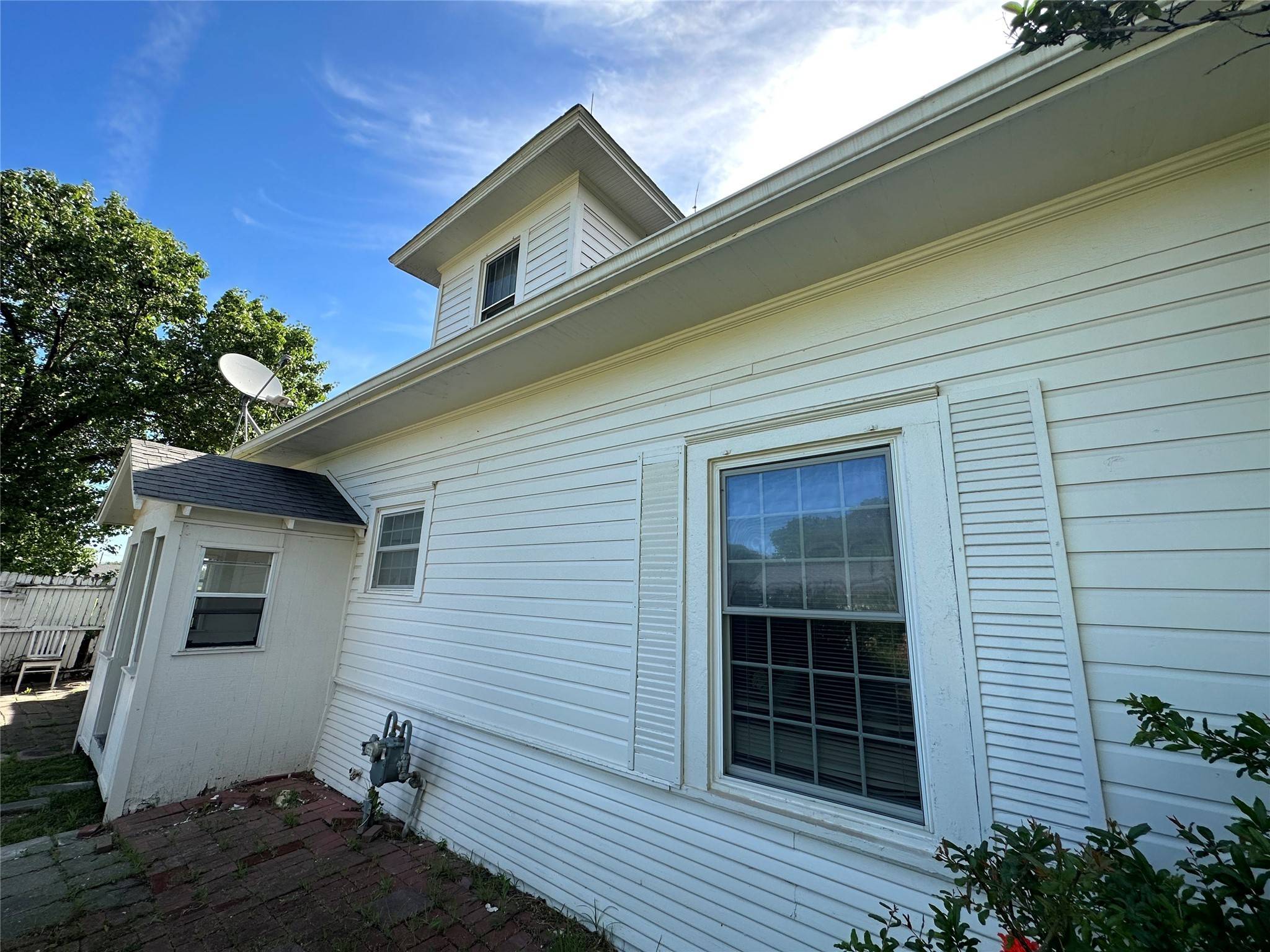 Gunter, TX 75058,300 W Oak ST
