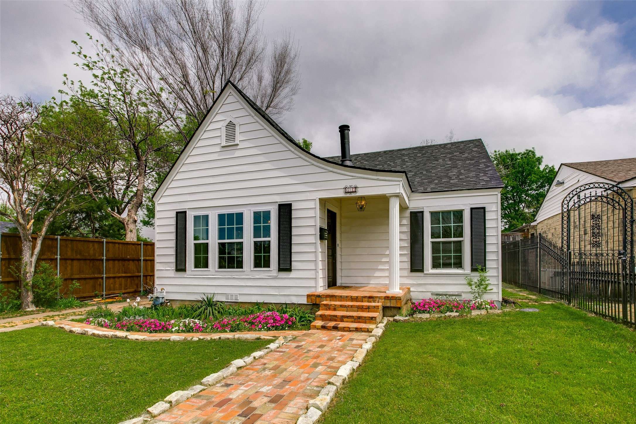 610 Marshalldell AVE,  Dallas,  TX 75211