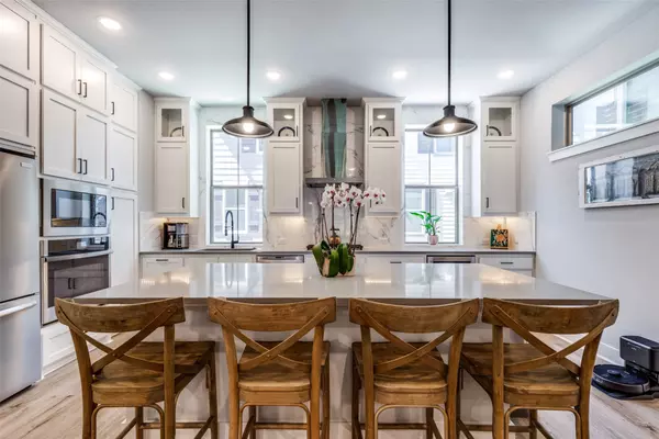 2716 Flowering Peach LN, Dallas, TX 75212