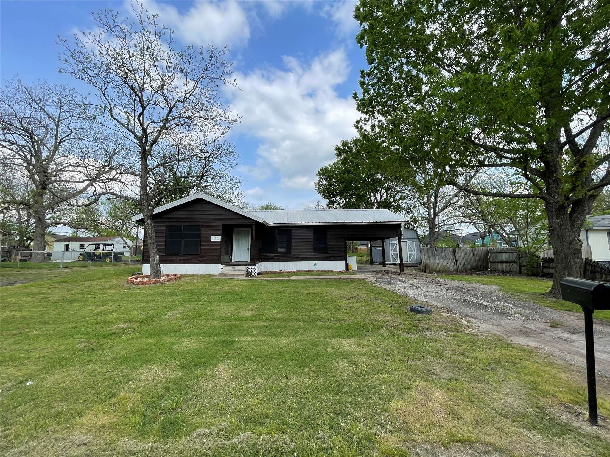 106 N 4th ST, Celeste, TX 75423