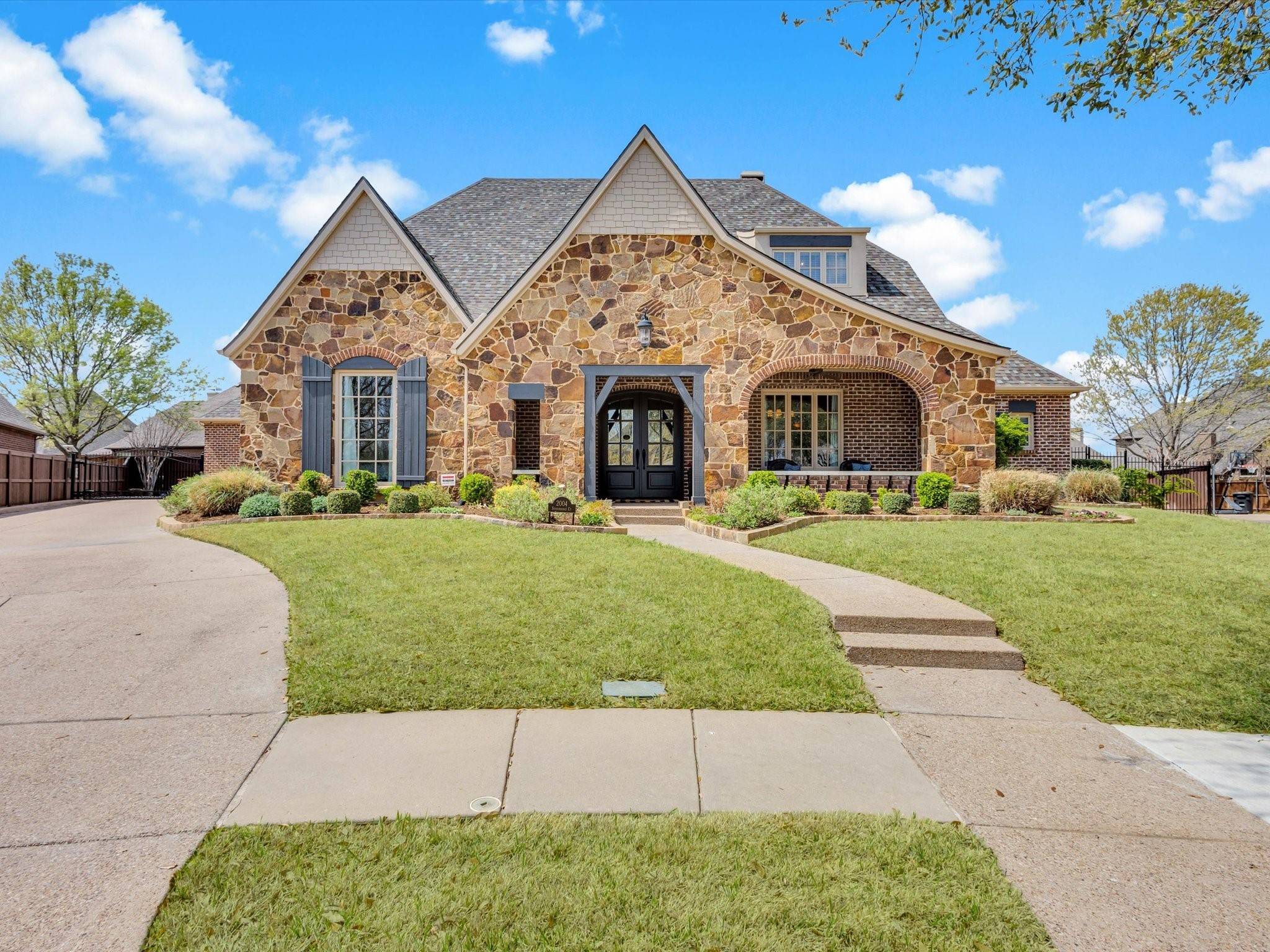 2004 Stonebridge CT,  Mansfield,  TX 76063